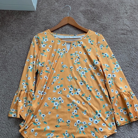 NWOT Mustard floral blouse - Picture 5 of 7
